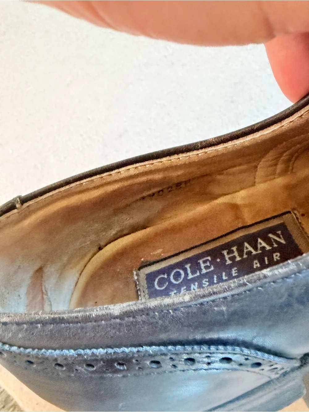 Cole Haan Black Leather Wingtip Oxfords men size 10.5 classic vintage old money